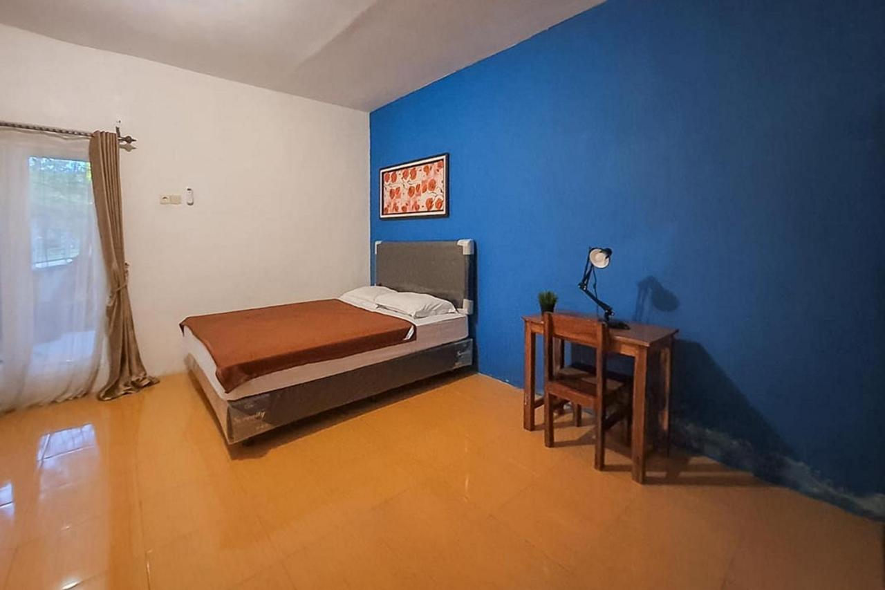 Syafa Homestay Syariah Mitra Reddoorz Tuban  Екстериор снимка