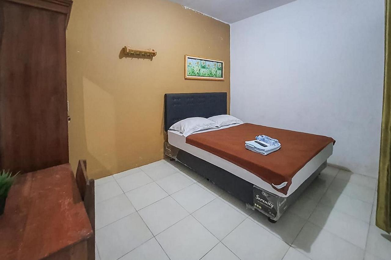 Syafa Homestay Syariah Mitra Reddoorz Tuban  Екстериор снимка