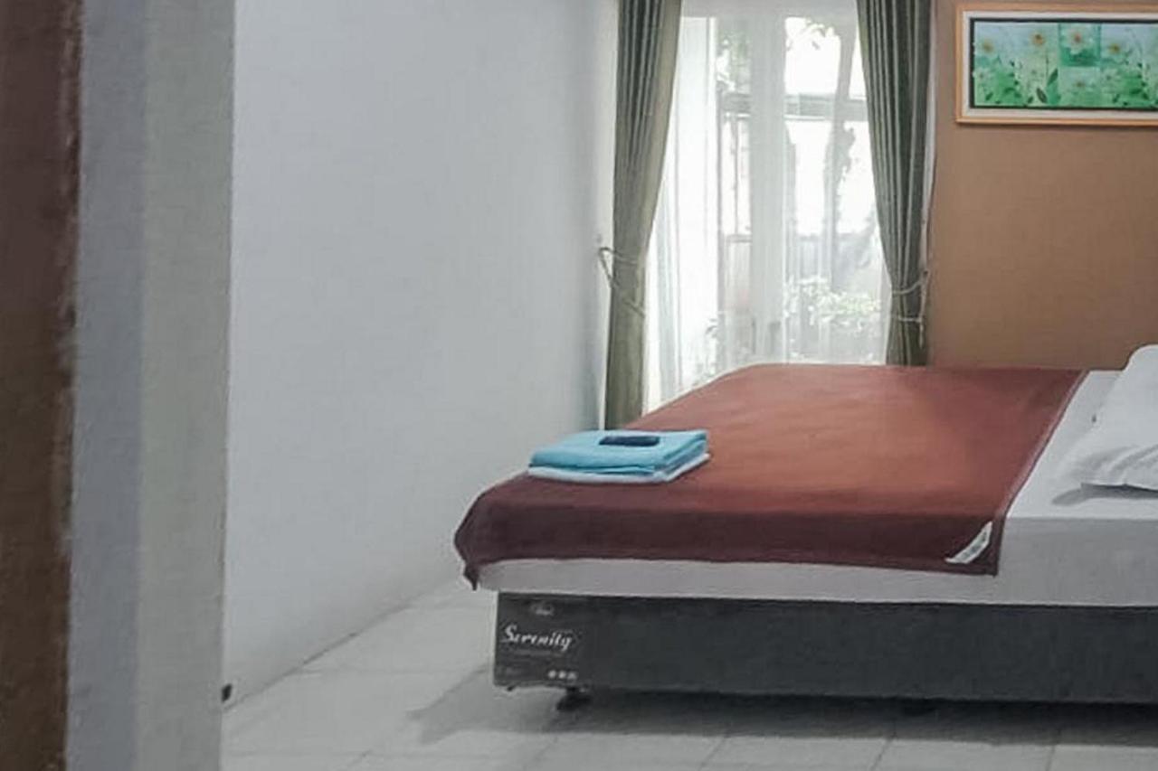 Syafa Homestay Syariah Mitra Reddoorz Tuban  Екстериор снимка