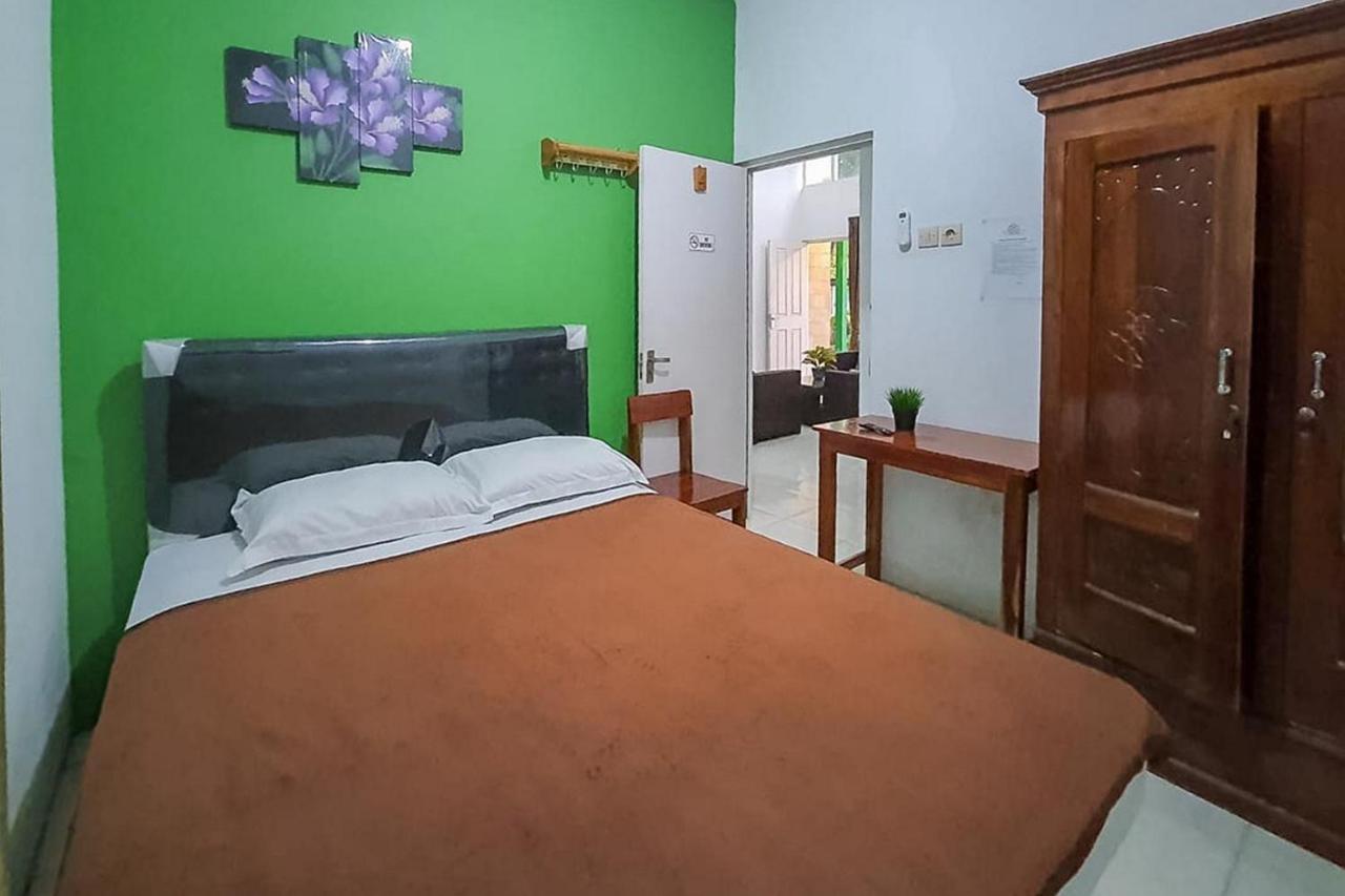 Syafa Homestay Syariah Mitra Reddoorz Tuban  Екстериор снимка