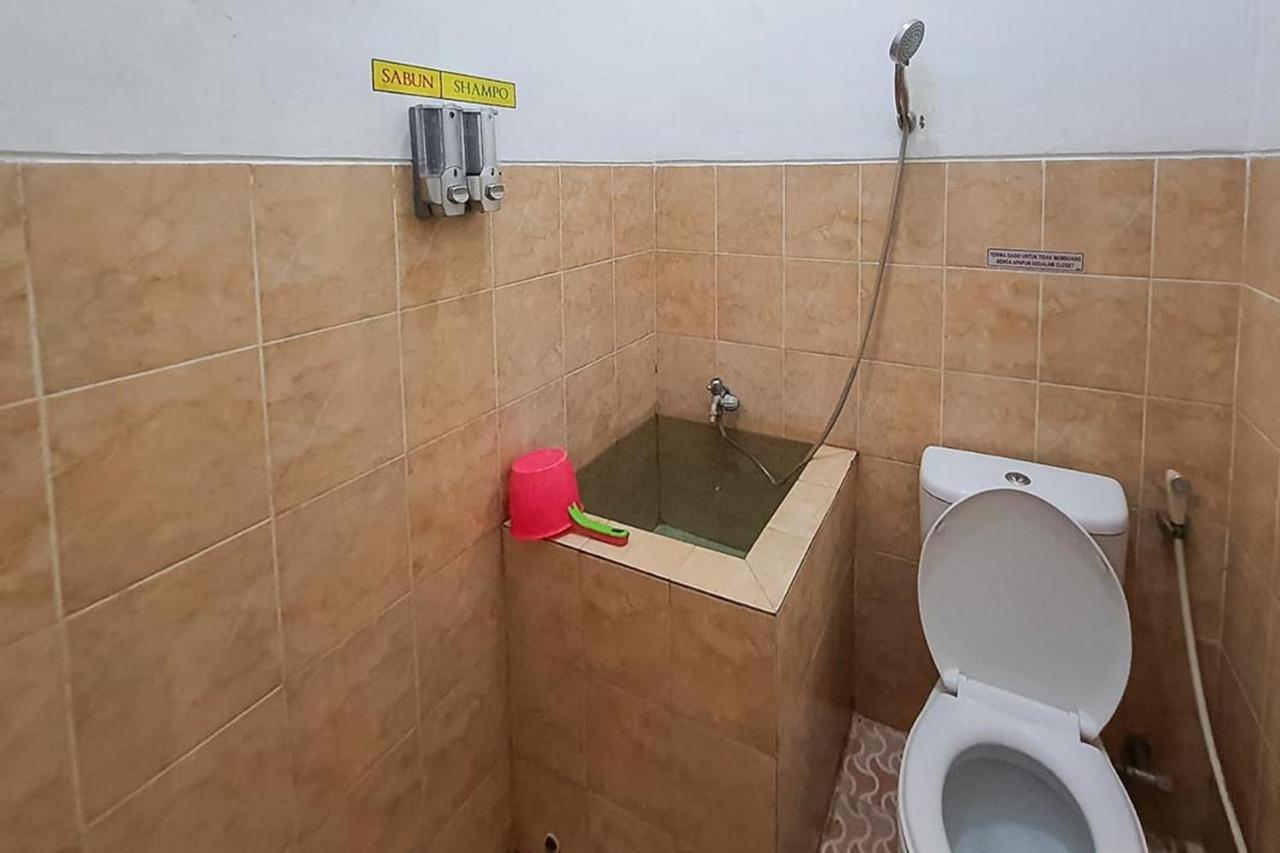 Syafa Homestay Syariah Mitra Reddoorz Tuban  Екстериор снимка