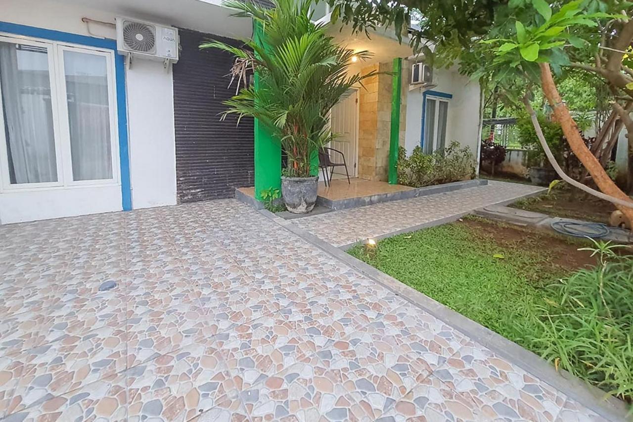 Syafa Homestay Syariah Mitra Reddoorz Tuban  Екстериор снимка