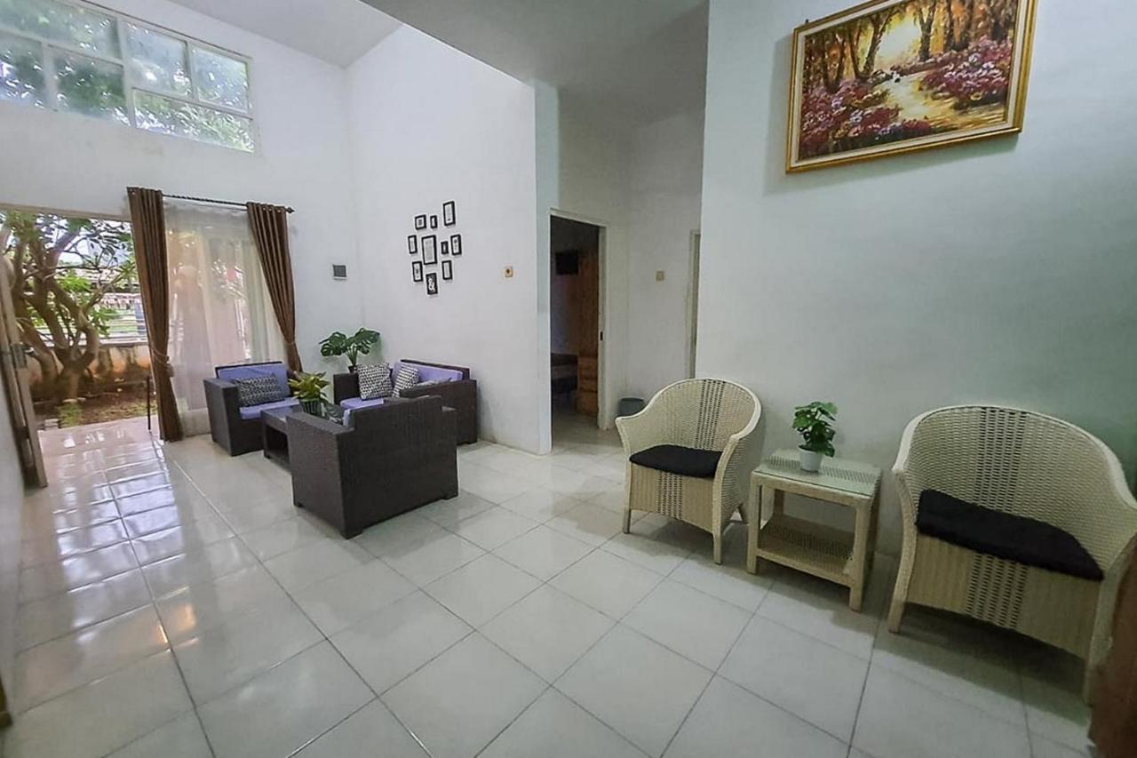 Syafa Homestay Syariah Mitra Reddoorz Tuban  Екстериор снимка